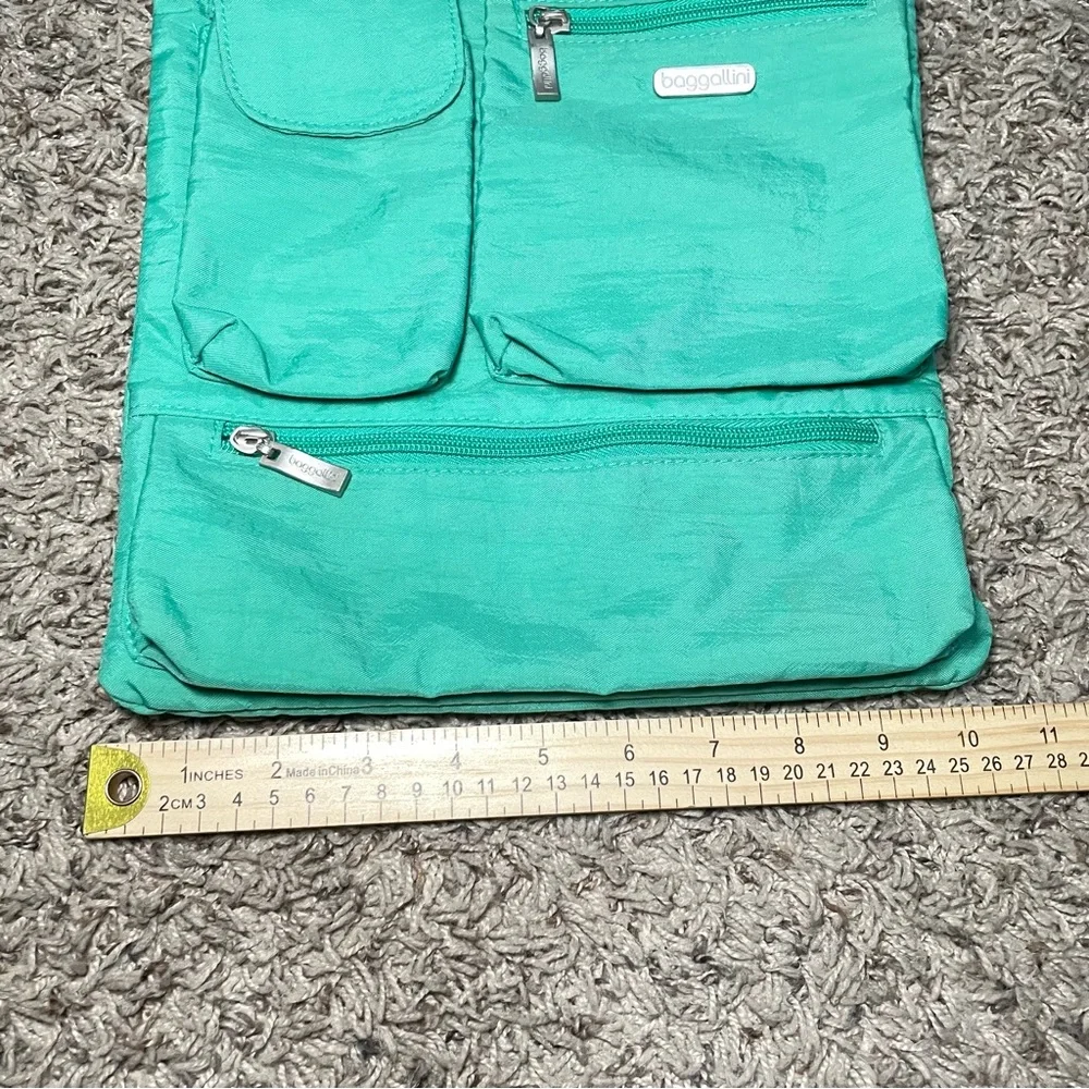Baggallini Crossbody‎ Zip Closure Purse Shoulder Green Lightweight Travel Purse